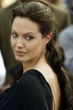 Angelina Jolie: Bio, výška, hmotnosť, vek, miery
